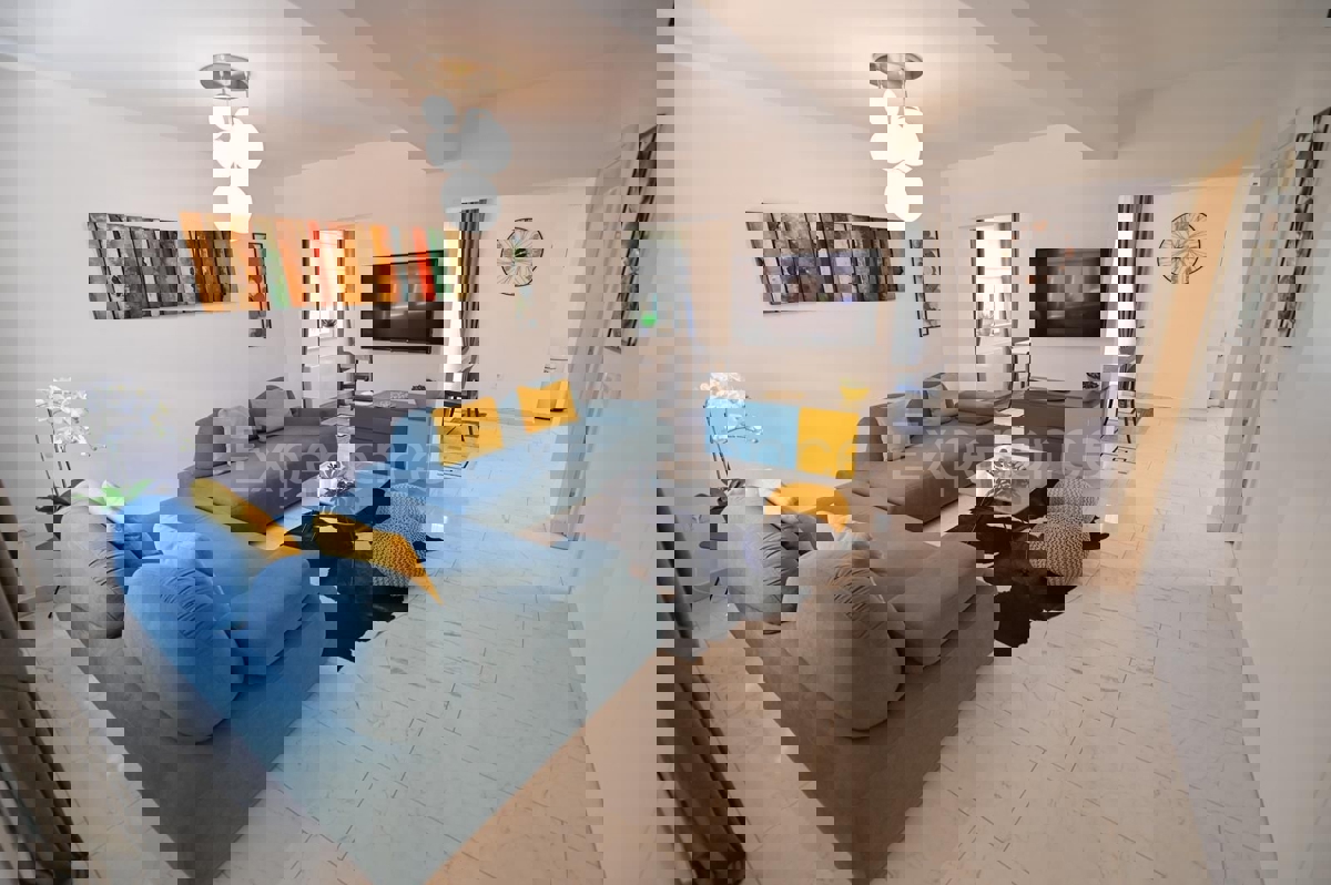 ISTRIA, Kaštelir - casa di nuova costruzione con piscina!