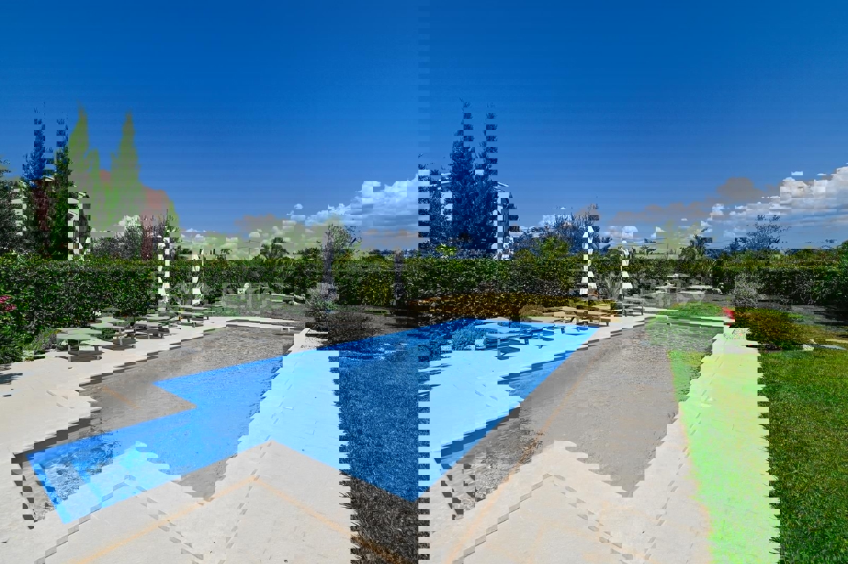 ISTRIA, Kaštelir - casa di nuova costruzione con piscina!