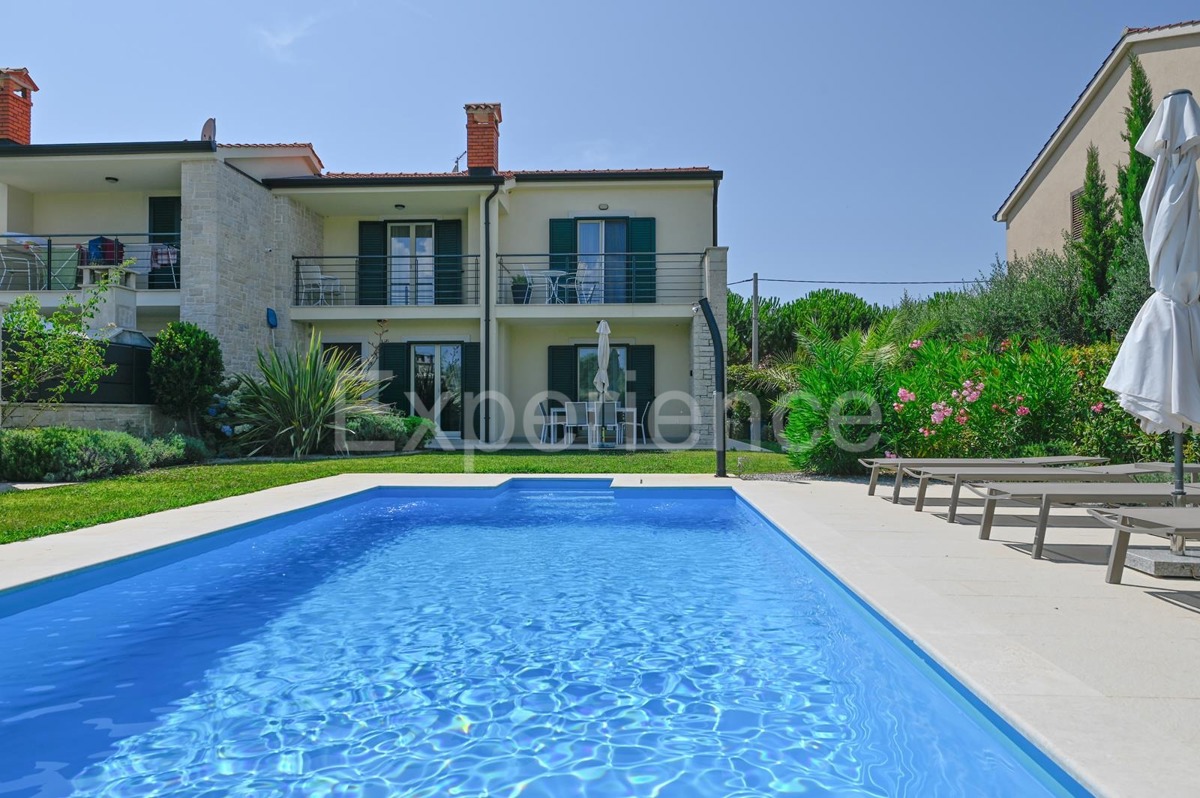 ISTRIA, Kaštelir - casa di nuova costruzione con piscina!