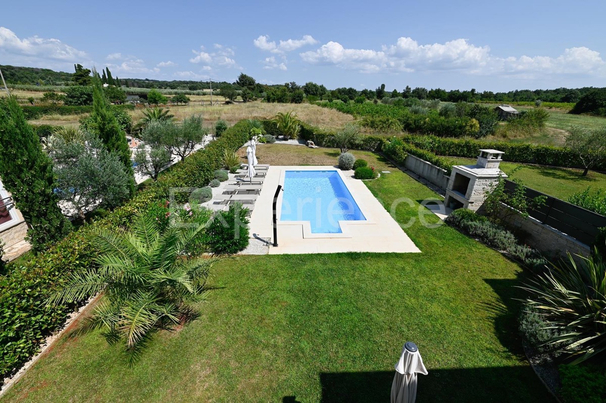 ISTRIA, Kaštelir - casa di nuova costruzione con piscina!
