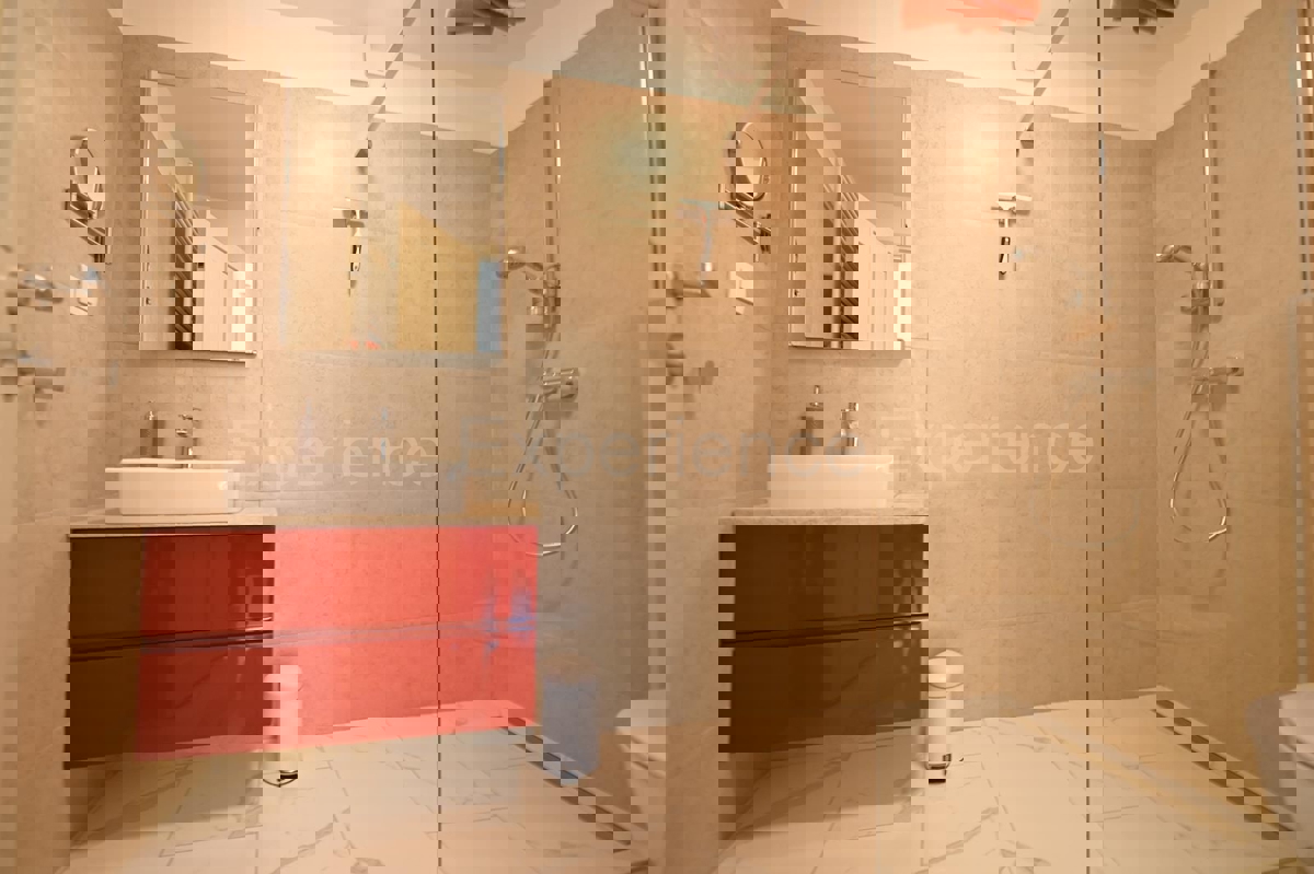 ISTRIA, Kaštelir - casa di nuova costruzione con piscina!