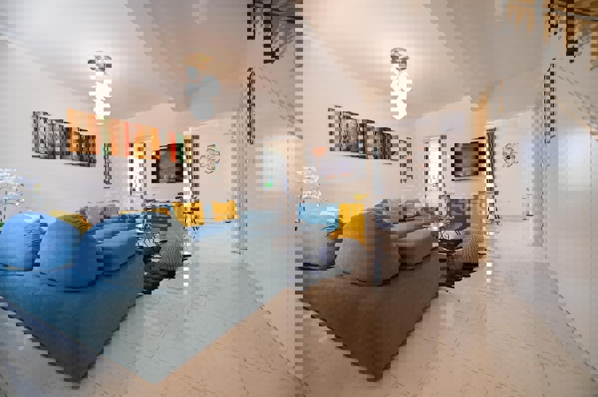 ISTRIA, Kaštelir - casa di nuova costruzione con piscina!