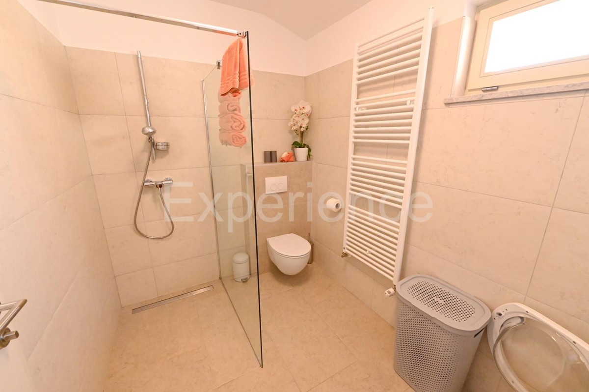 ISTRIA, Kaštelir - casa di nuova costruzione con piscina!