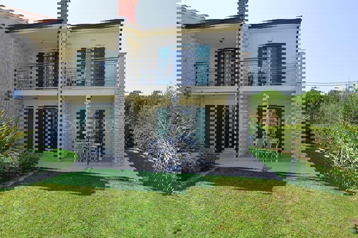 ISTRIA, Kaštelir - casa di nuova costruzione con piscina!