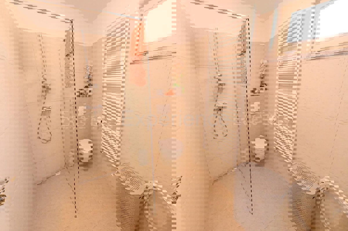 ISTRIA, Kaštelir - casa di nuova costruzione con piscina!