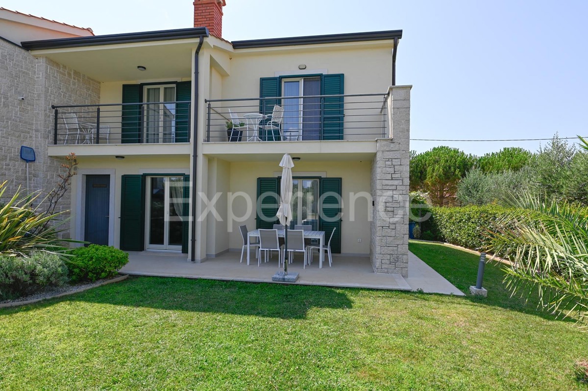 ISTRIA, Kaštelir - casa di nuova costruzione con piscina!