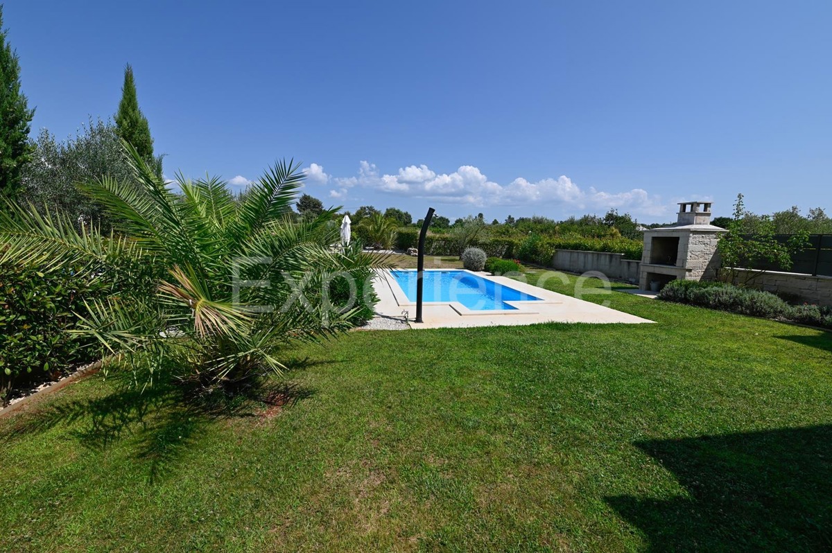 ISTRIA, Kaštelir - casa di nuova costruzione con piscina!