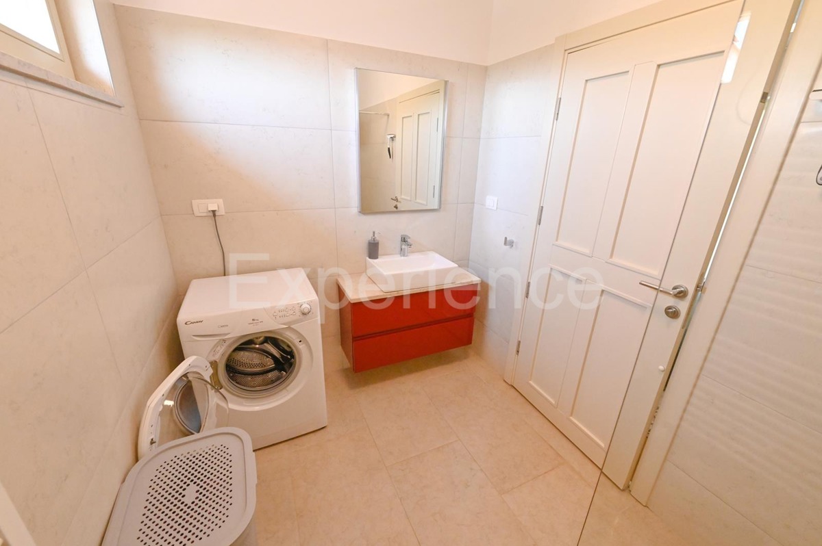 ISTRIA, Kaštelir - casa di nuova costruzione con piscina!