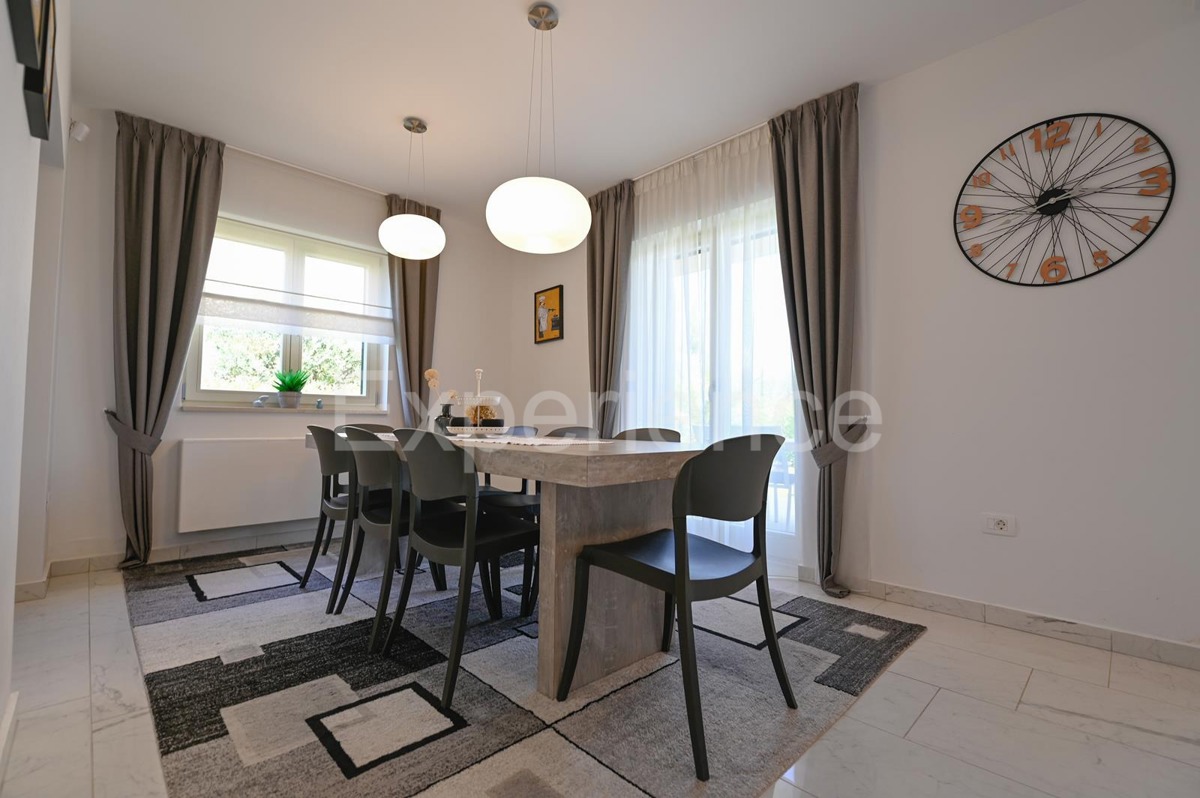 ISTRIA, Kaštelir - casa di nuova costruzione con piscina!