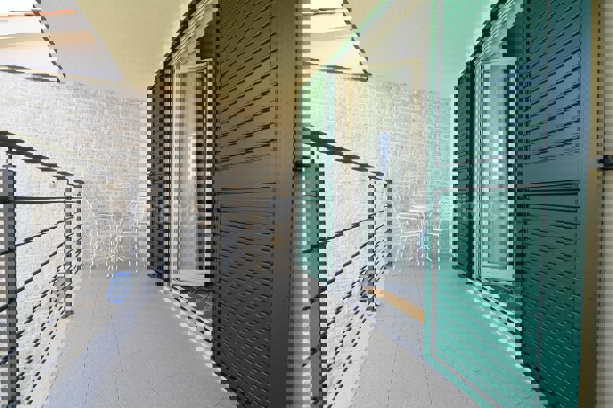 ISTRIA, Kaštelir - casa di nuova costruzione con piscina!