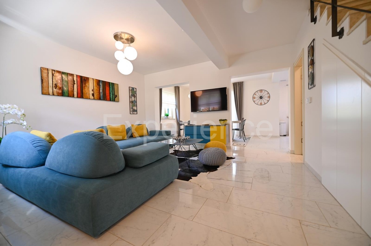 ISTRIA, Kaštelir - casa di nuova costruzione con piscina!