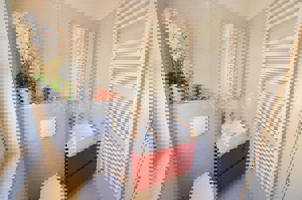 ISTRIA, Kaštelir - casa di nuova costruzione con piscina!