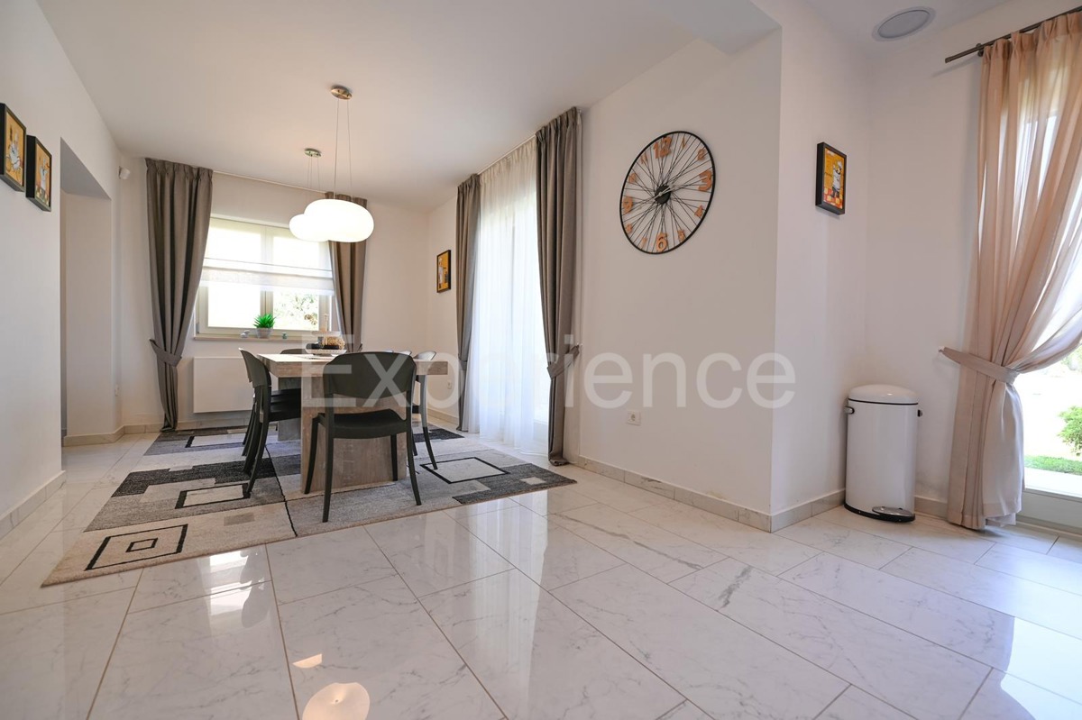 ISTRIA, Kaštelir - casa di nuova costruzione con piscina!