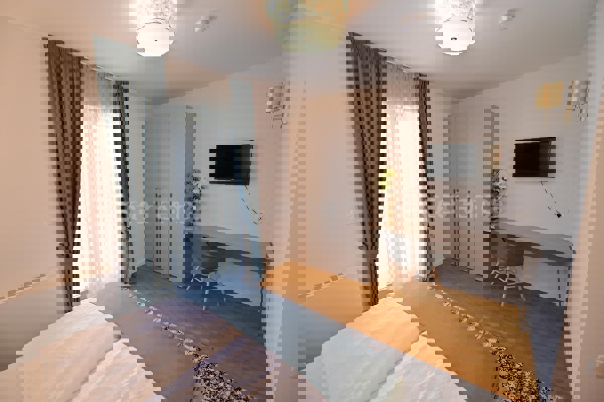 ISTRIA, Kaštelir - casa di nuova costruzione con piscina!