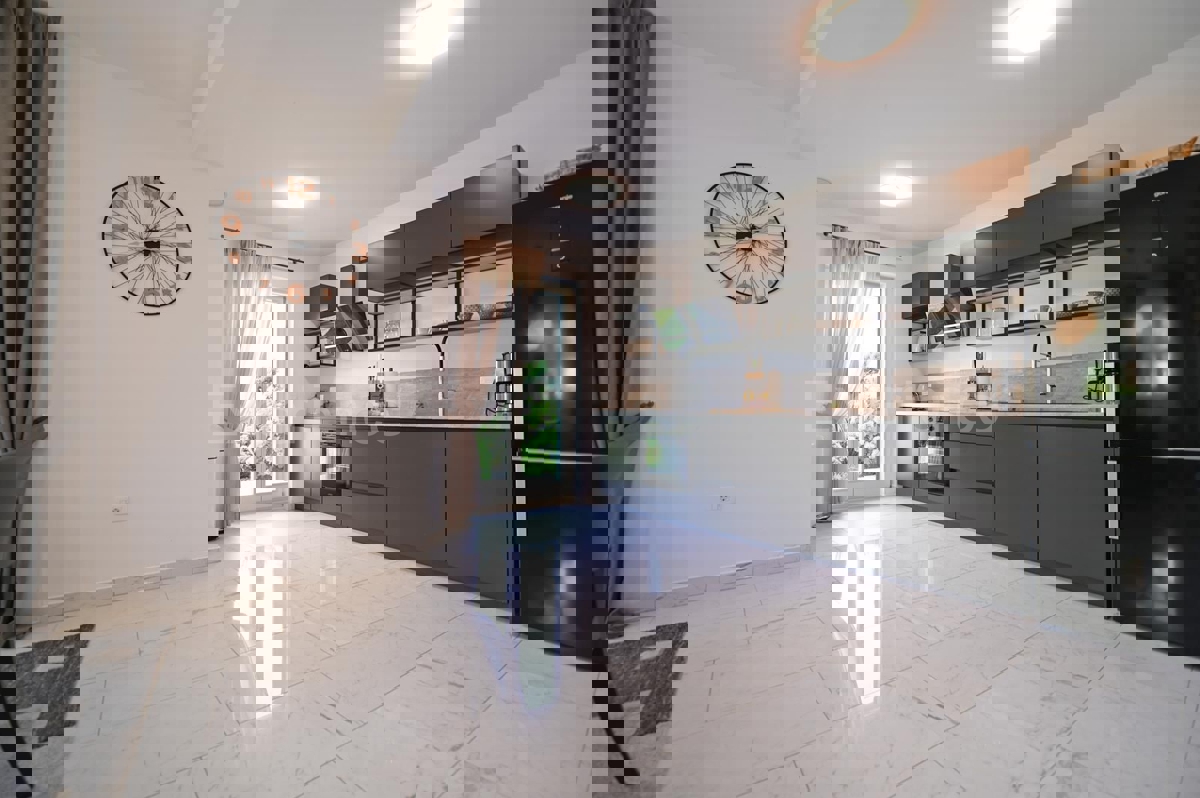 ISTRIA, Kaštelir - casa di nuova costruzione con piscina!