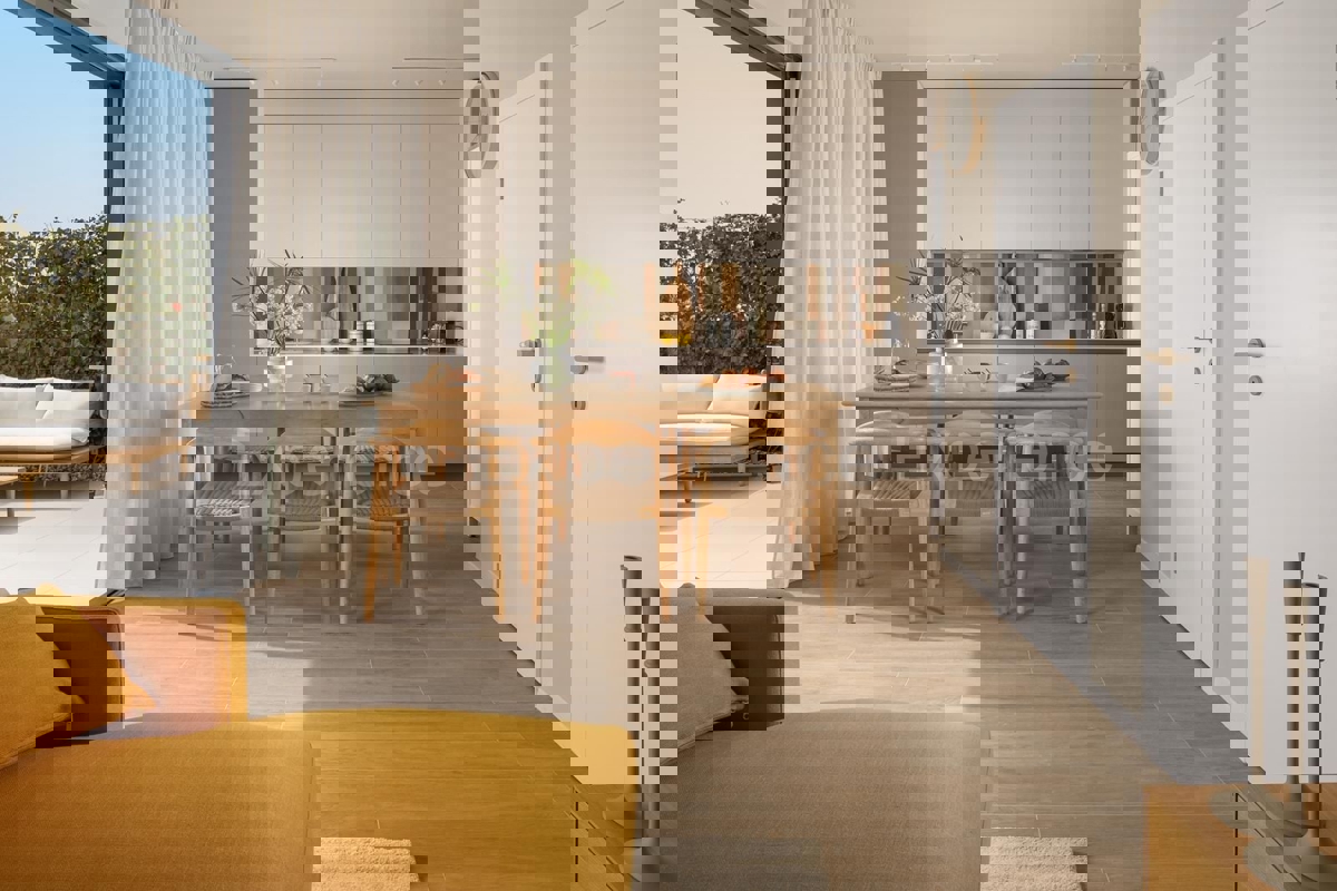 ISTRIA, Parenzo - elegante casa di nuova costruzione, a 1.000 m dalla spiaggia!