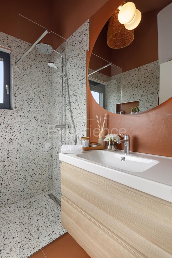 ISTRIA, Parenzo - elegante casa di nuova costruzione, a 1.000 m dalla spiaggia!