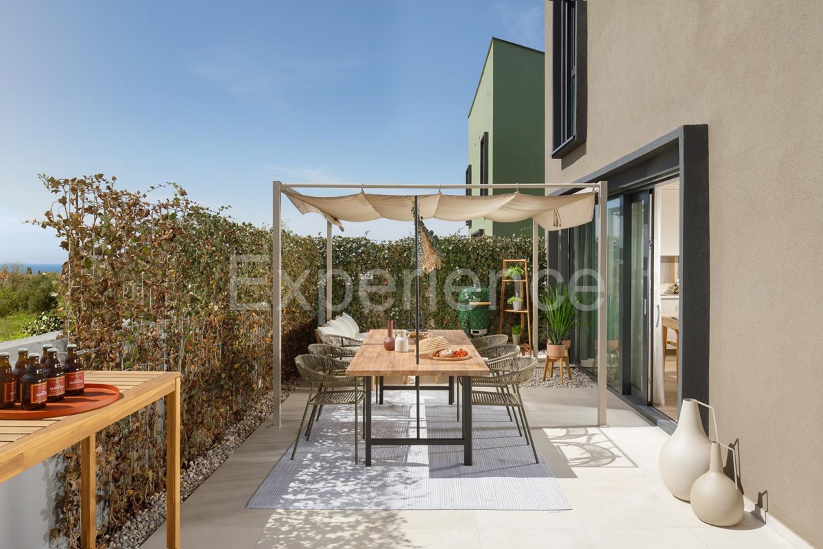 ISTRIA, Parenzo - elegante casa di nuova costruzione, a 1.000 m dalla spiaggia!