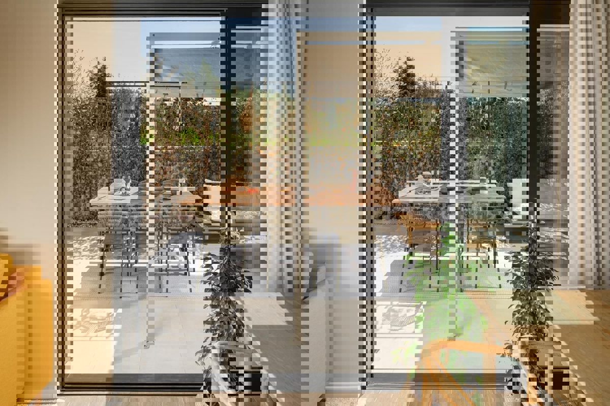 ISTRIA, Parenzo - elegante casa di nuova costruzione, a 1.000 m dalla spiaggia!