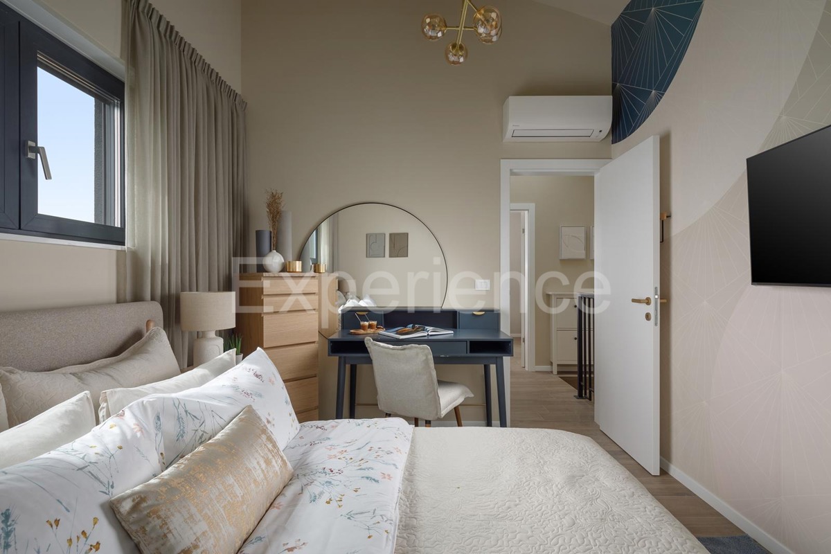 ISTRIA, Parenzo - elegante casa di nuova costruzione, a 1.000 m dalla spiaggia!