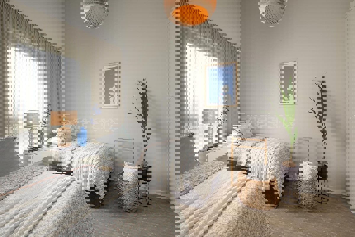 ISTRIA, Parenzo - elegante casa di nuova costruzione, a 1.000 m dalla spiaggia!