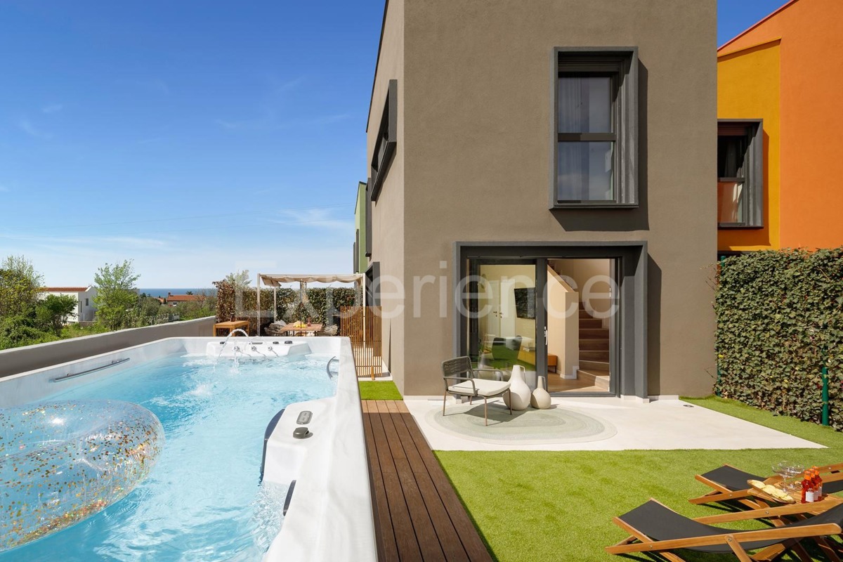 ISTRIA, Parenzo - elegante casa di nuova costruzione, a 1.000 m dalla spiaggia!