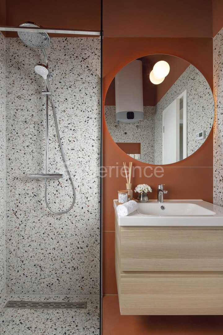 ISTRIA, Parenzo - elegante casa di nuova costruzione, a 1.000 m dalla spiaggia!