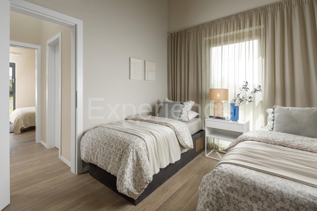 ISTRIA, Parenzo - elegante casa di nuova costruzione, a 1.000 m dalla spiaggia!