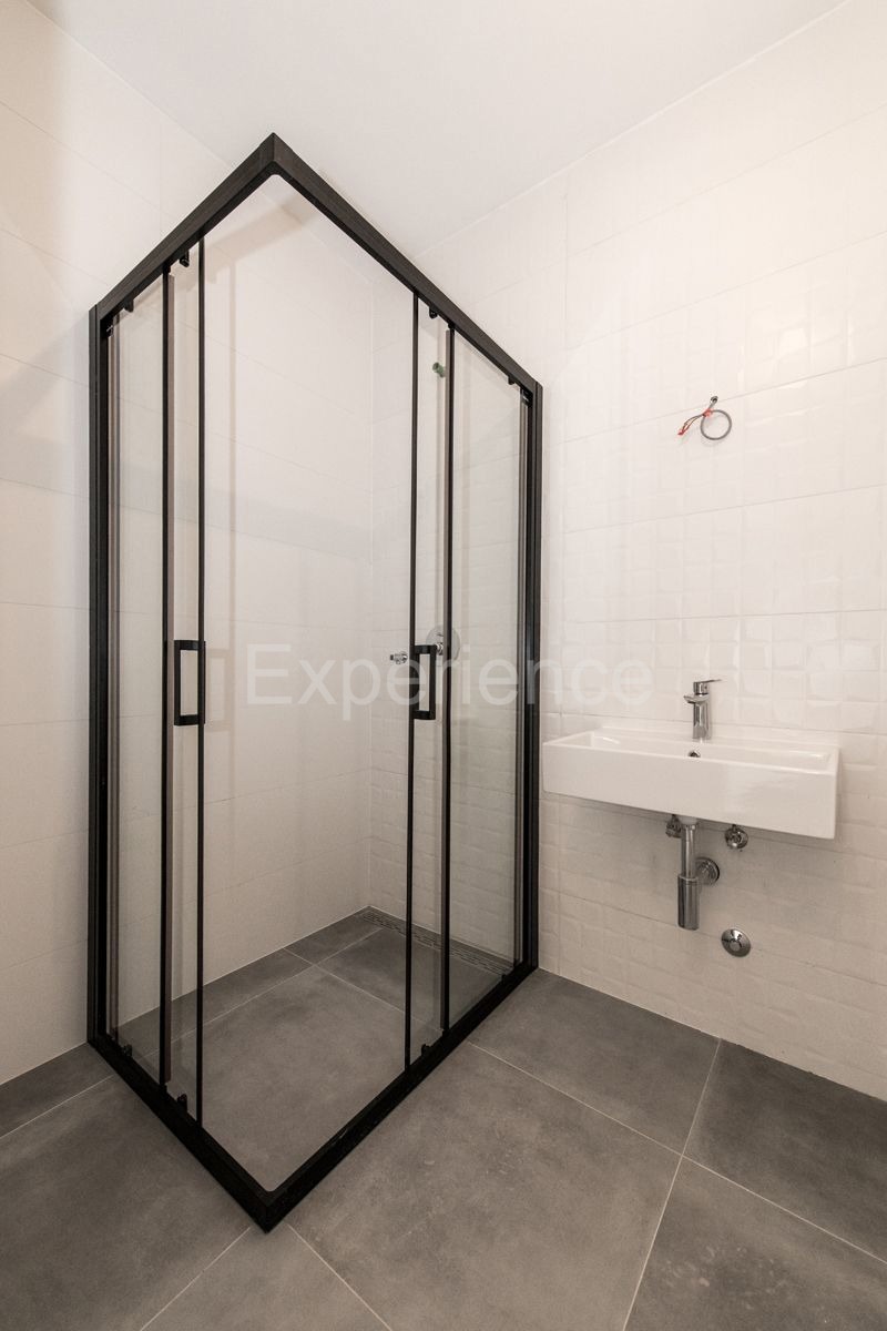 ISTRIA, Umago - appartamento in un nuovo edificio con garage, 2. piano, ASCENSORE!