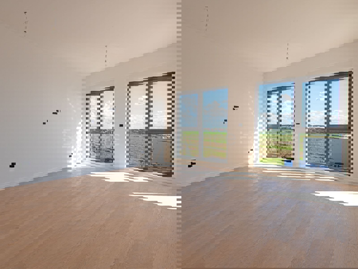 ISTRIA, Umago - appartamento in un nuovo edificio con garage, 2. piano, ASCENSORE!