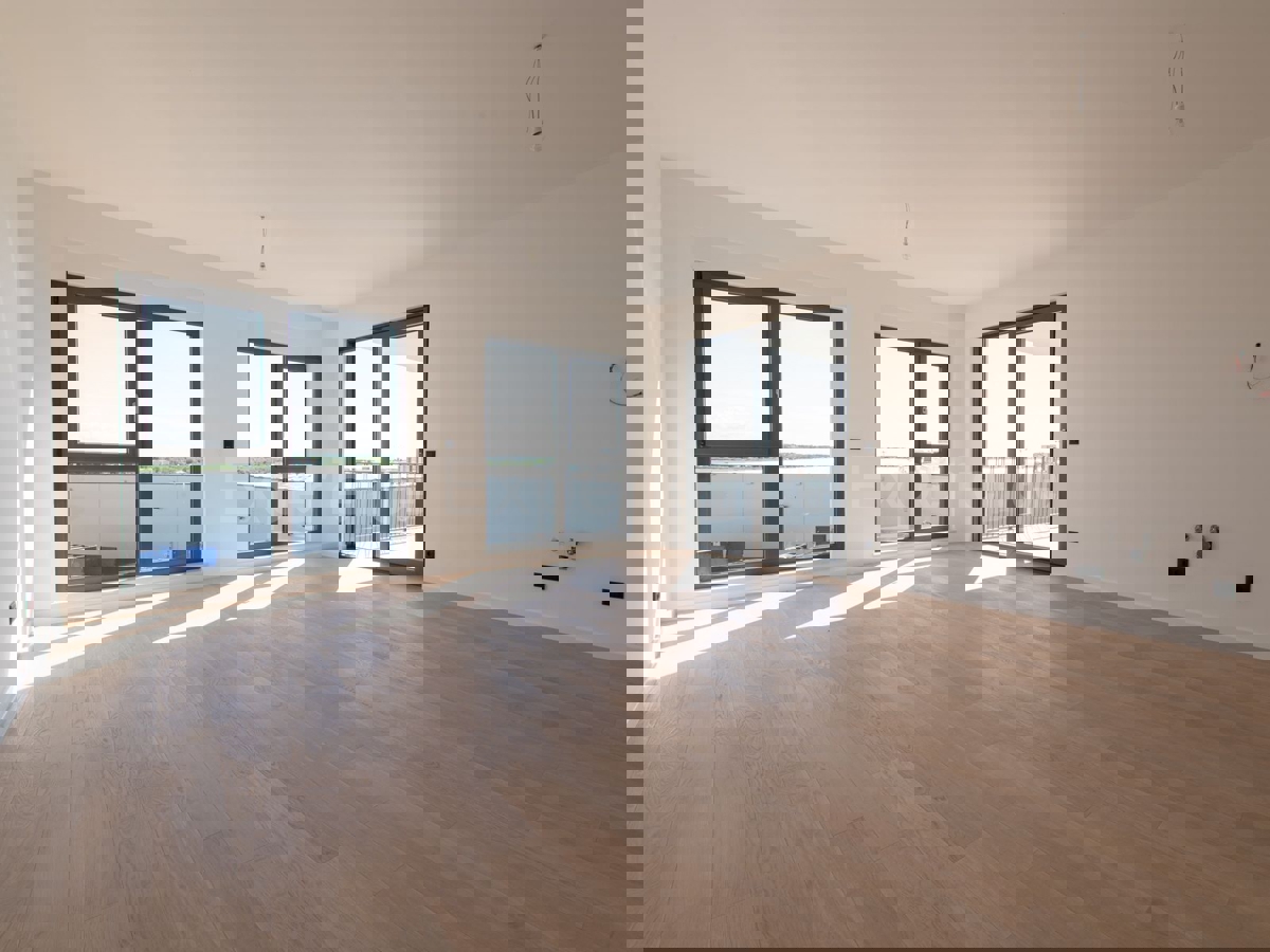 ISTRIA, Umago - appartamento in un nuovo edificio con garage, 2. piano, ASCENSORE!