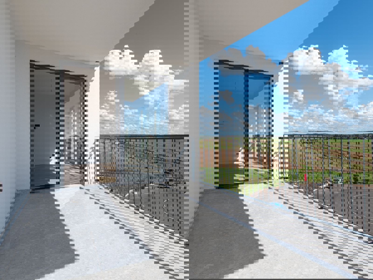 ISTRIA, Umago - appartamento in un nuovo edificio con garage, 2. piano, ASCENSORE!