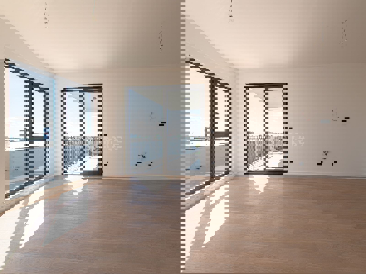 ISTRIA, Umago - appartamento in un nuovo edificio con garage, 2. piano, ASCENSORE!