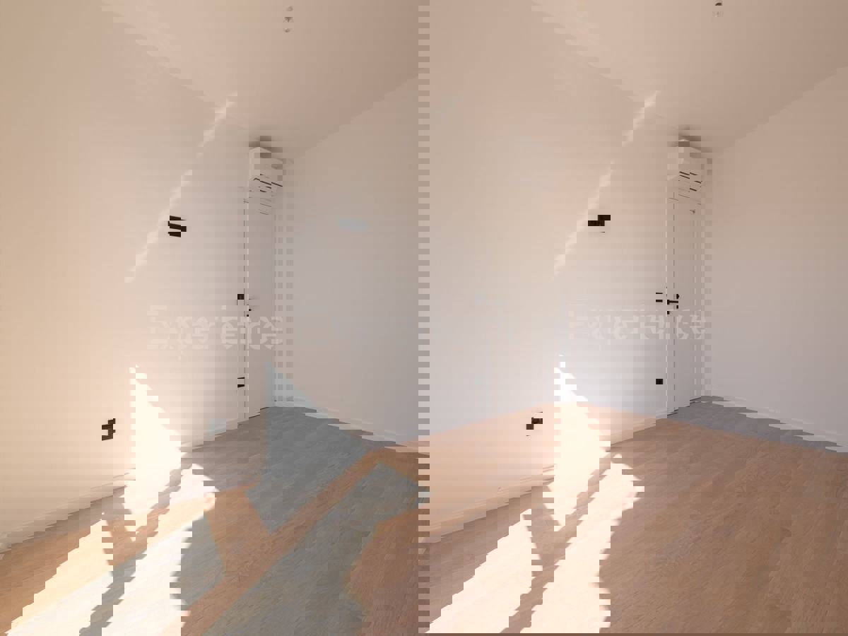 ISTRIA, Umago - appartamento in un nuovo edificio con garage, 2. piano, ASCENSORE!