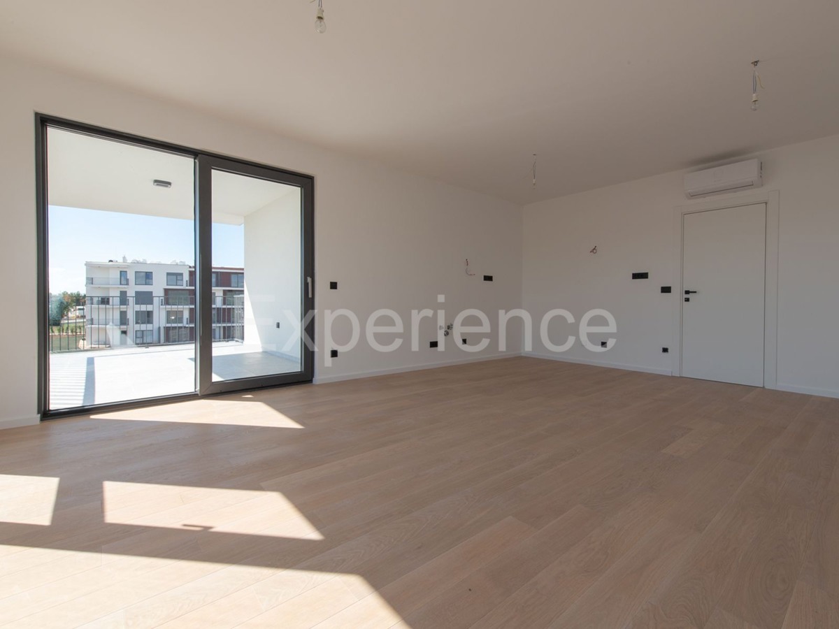 ISTRIA, Umago - appartamento in un nuovo edificio con garage, 2. piano, ASCENSORE!