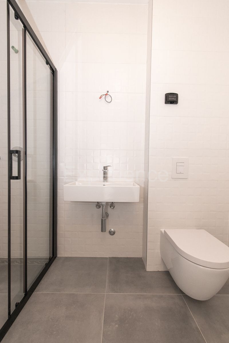 ISTRIA, Umago - appartamento in un nuovo edificio con garage, 2. piano, ASCENSORE!