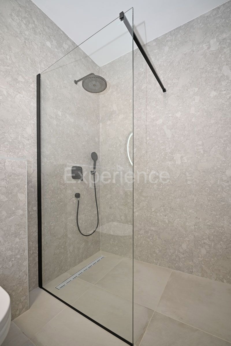 Villa di lusso con piscina e giardino mediterraneo - un'oasi di pace vicino a Rovigno