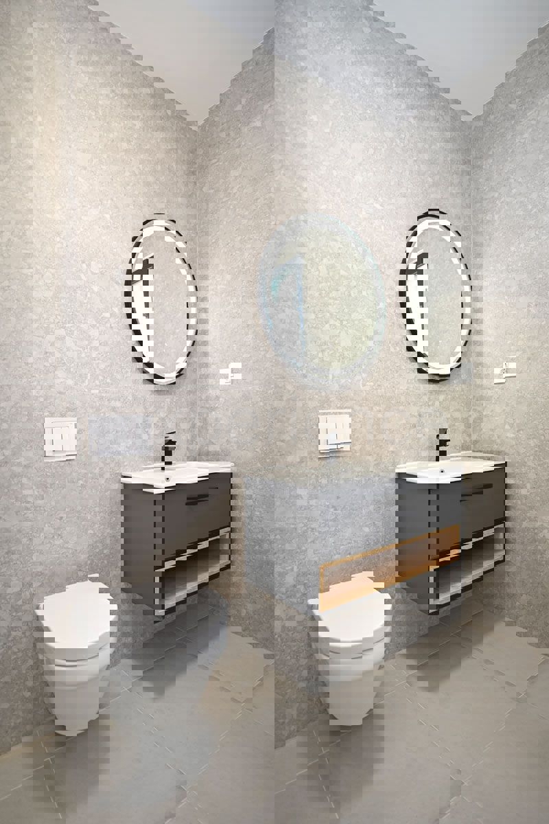 Villa di lusso con piscina e giardino mediterraneo - un'oasi di pace vicino a Rovigno