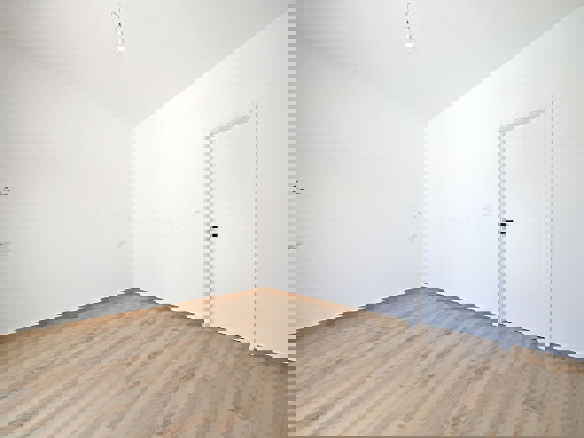 Villa di lusso con piscina e giardino mediterraneo - un'oasi di pace vicino a Rovigno