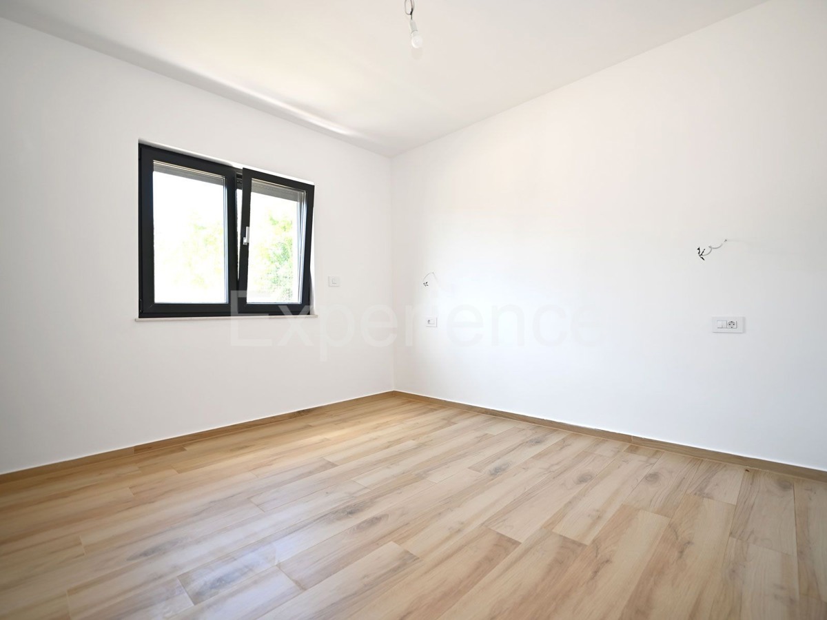 Villa di lusso con piscina e giardino mediterraneo - un'oasi di pace vicino a Rovigno