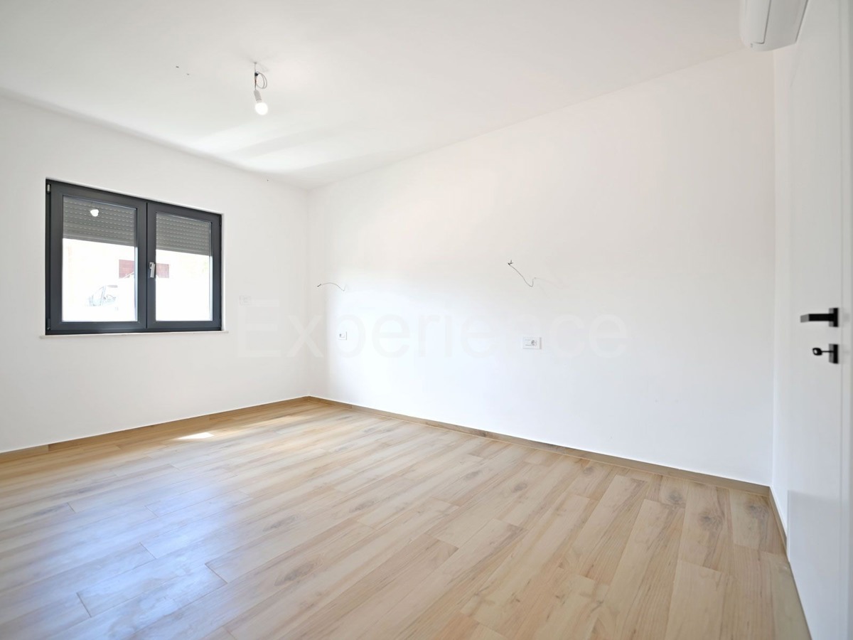 Villa di lusso con piscina e giardino mediterraneo - un'oasi di pace vicino a Rovigno