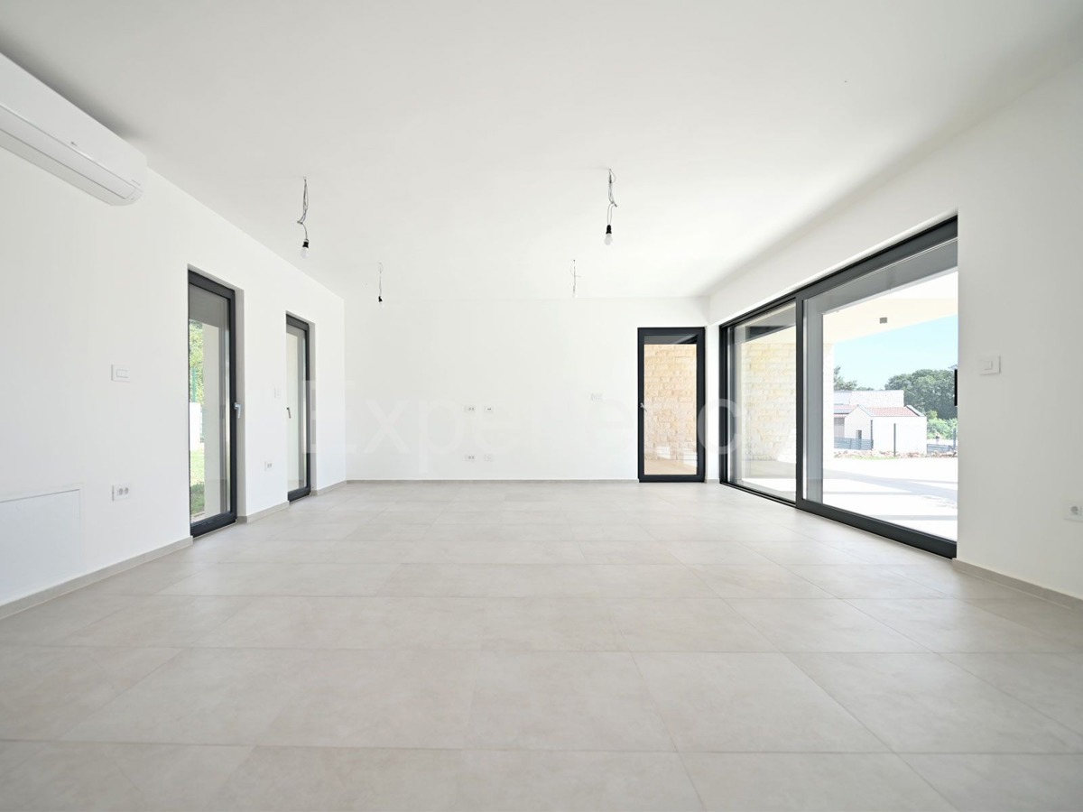 Villa di lusso con piscina e giardino mediterraneo - un'oasi di pace vicino a Rovigno