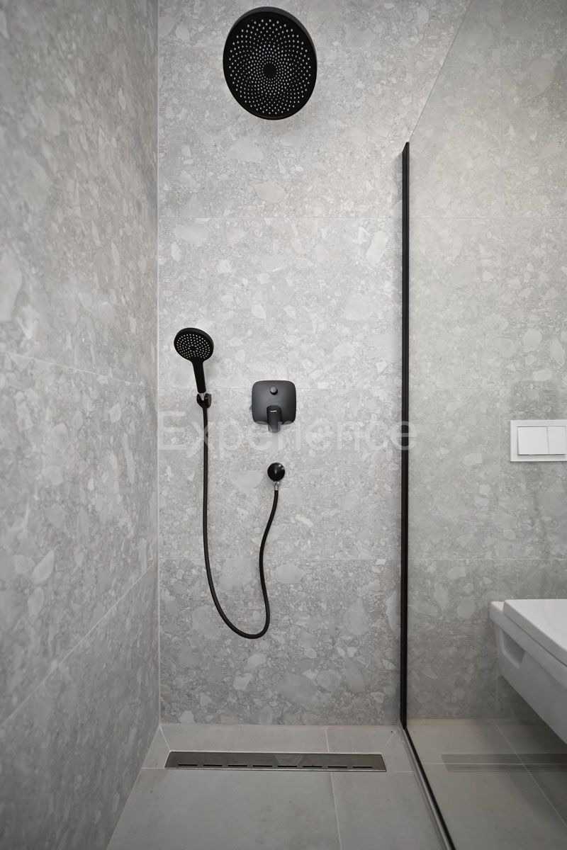 Villa di lusso con piscina e giardino mediterraneo - un'oasi di pace vicino a Rovigno