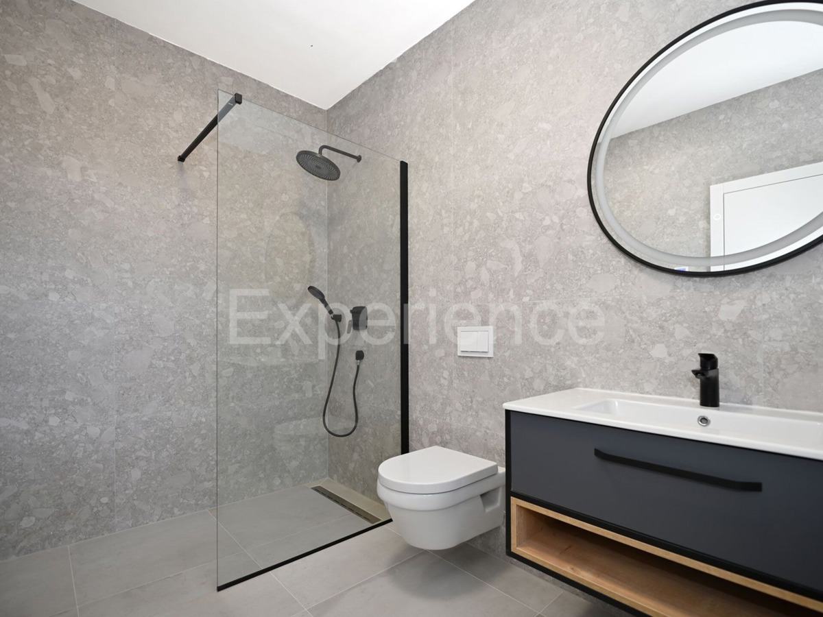 Villa di lusso con piscina e giardino mediterraneo - un'oasi di pace vicino a Rovigno