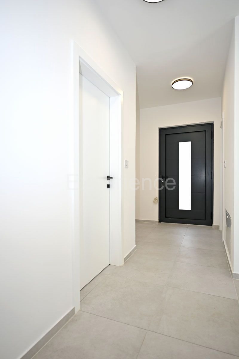 Villa di lusso con piscina e giardino mediterraneo - un'oasi di pace vicino a Rovigno