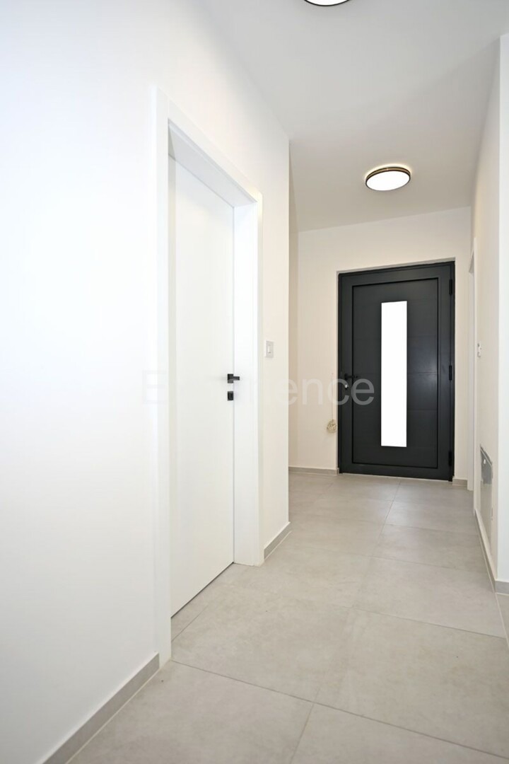 Villa di lusso con piscina e giardino mediterraneo - un'oasi di pace vicino a Rovigno