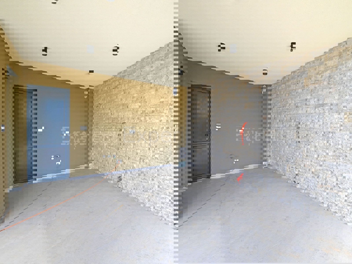 Villa di lusso con piscina e giardino mediterraneo - un'oasi di pace vicino a Rovigno