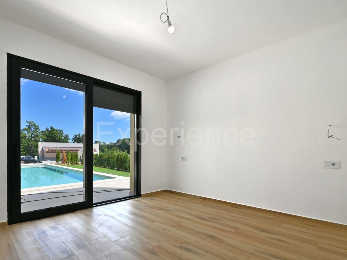 Villa di lusso con piscina e giardino mediterraneo - un'oasi di pace vicino a Rovigno