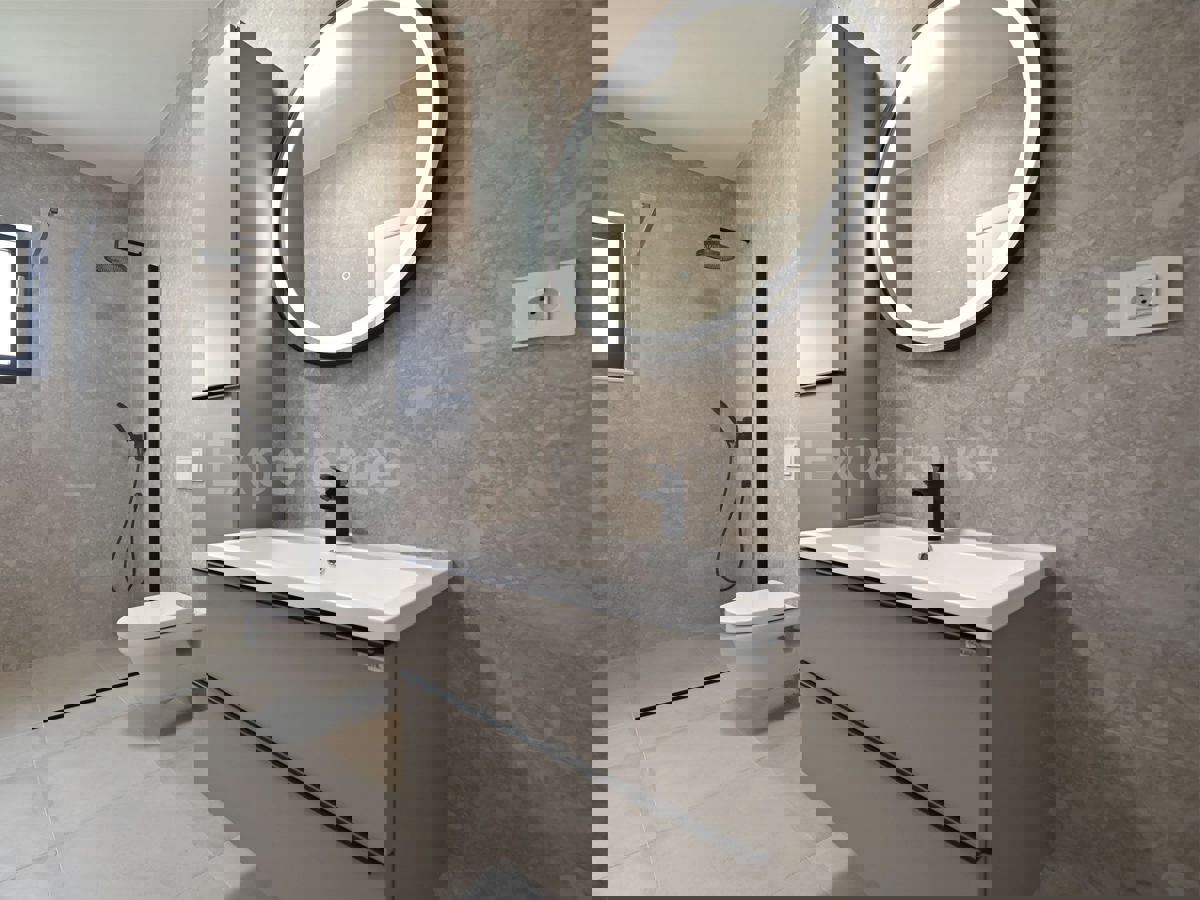 Villa di lusso con piscina e giardino mediterraneo - un'oasi di pace vicino a Rovigno