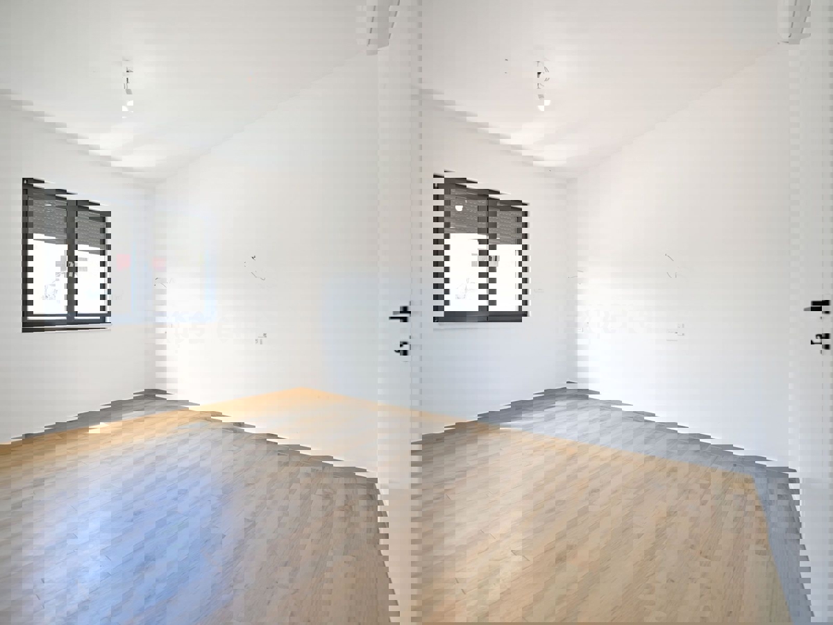 Villa di lusso con piscina e giardino mediterraneo - un'oasi di pace vicino a Rovigno